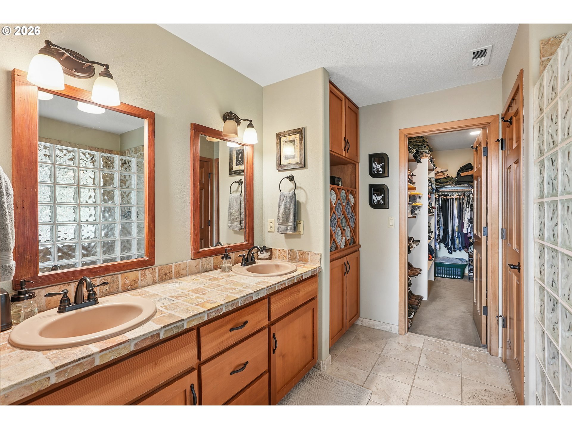 16490 South Bradley Road Oregon City, OR 97045 - Photo 30 of 47 En Suite Bathroom