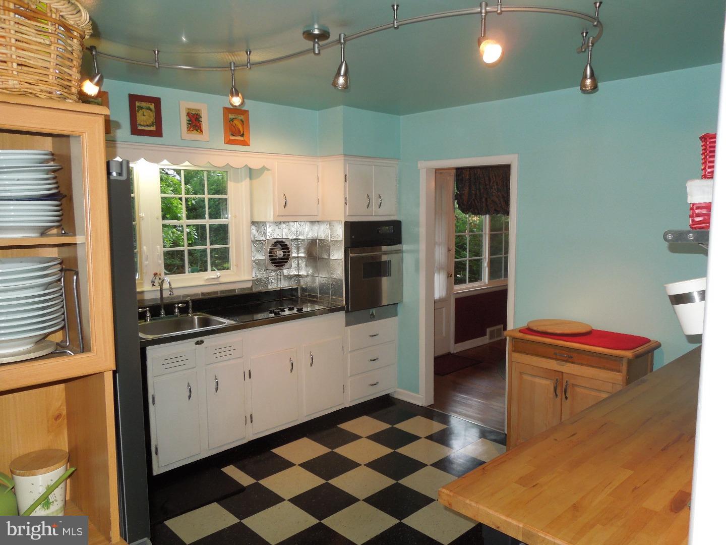 2419 Knowles Road Wilmington, DE 19810 - Photo 6 of 20 Kitchen