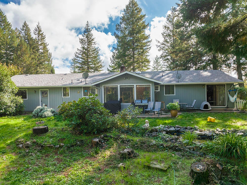 180 October Lane Merlin, OR 97532 - Photo 20 of 49 18