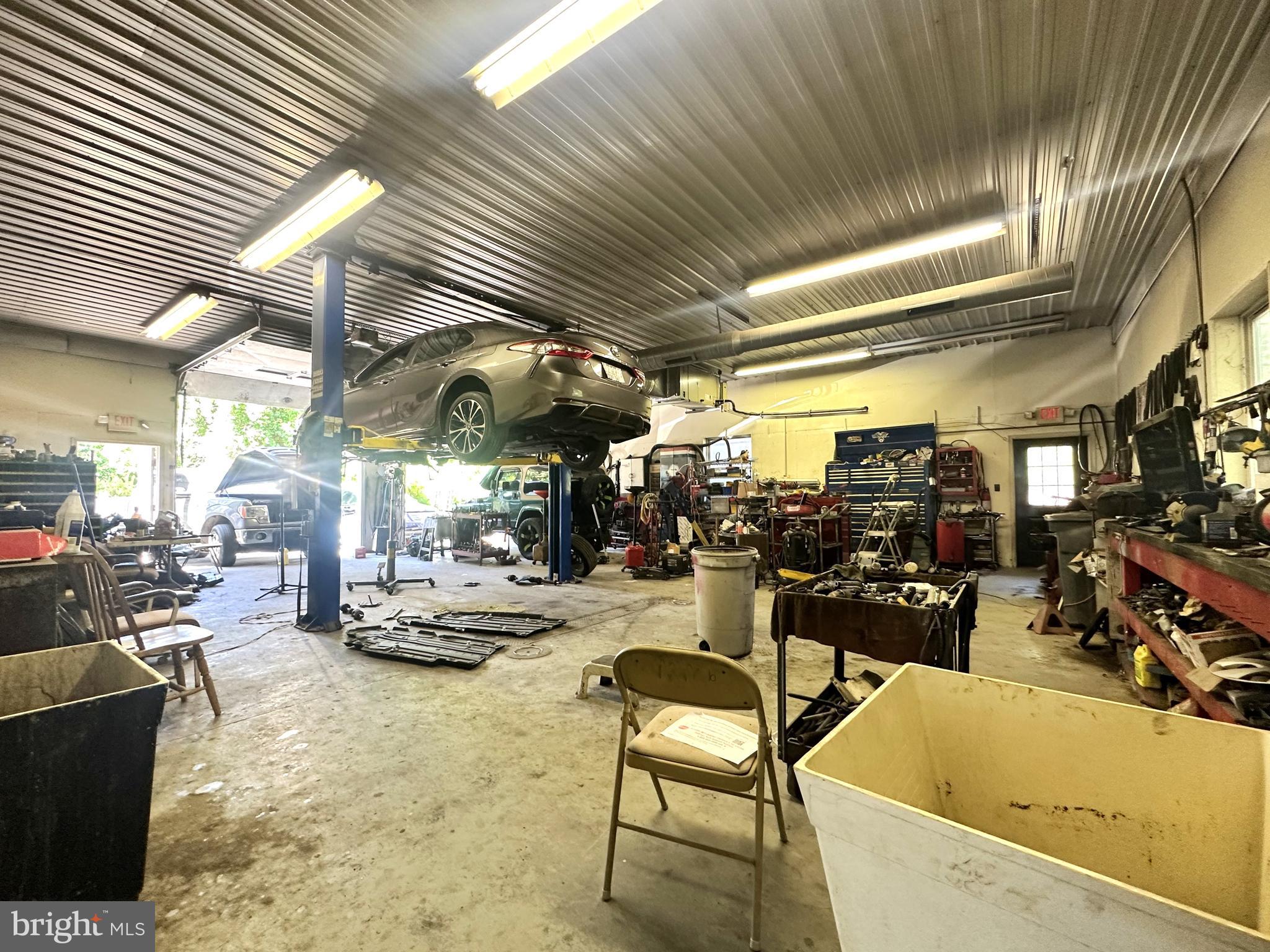 14236 Drapers Mill Road Goldsboro, MD 21636 - Photo 29 of 29 Mechanic's area with lift