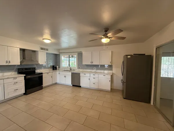 $2,200 | 2714 West Ellis Drive, Tempe, AZ 85282