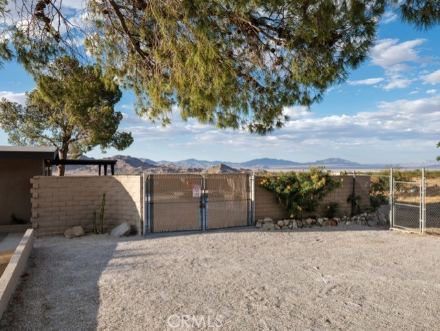 30280 Santa Rosa Road Lucerne Valley, CA 92356 - Photo 21 of 66 Front pool access area