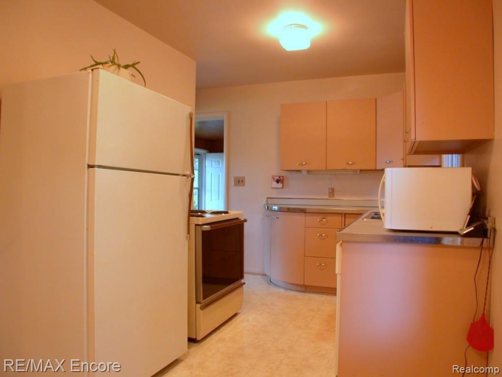 60 Crescent Road Waterford, MI 48327 - Photo 42 of 64 DSCN3200.jpg