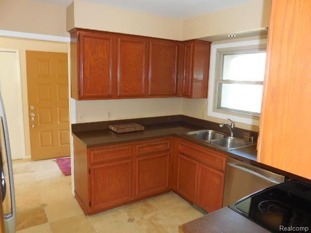 900 Stag Ridge Road Rochester, MI 48309 - Photo 12 of 31 DSCN0813.jpg