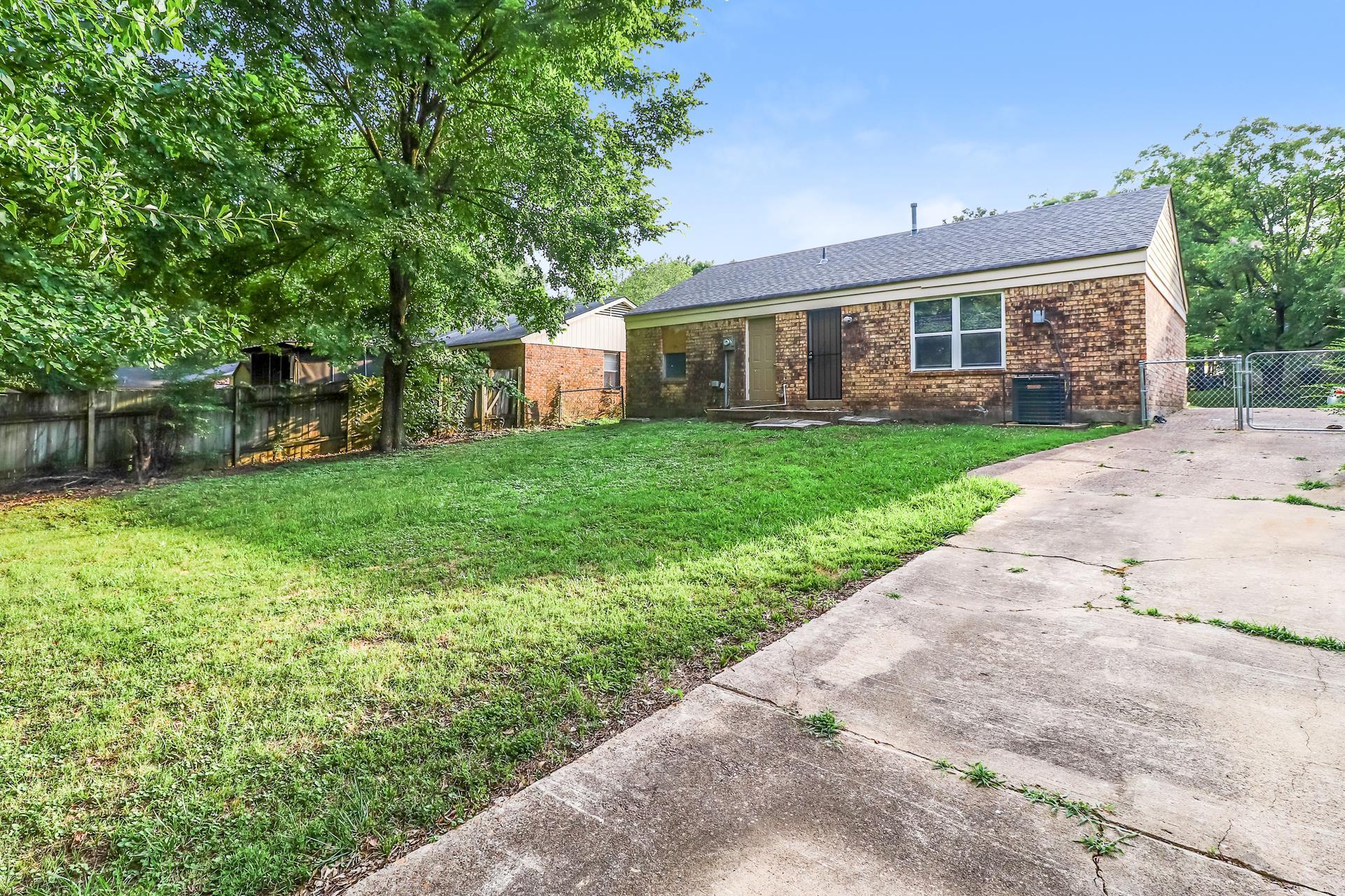 4442 Old Quarry Road Memphis, TN 38118 - Photo 14 of 16 a front view of a house with garden