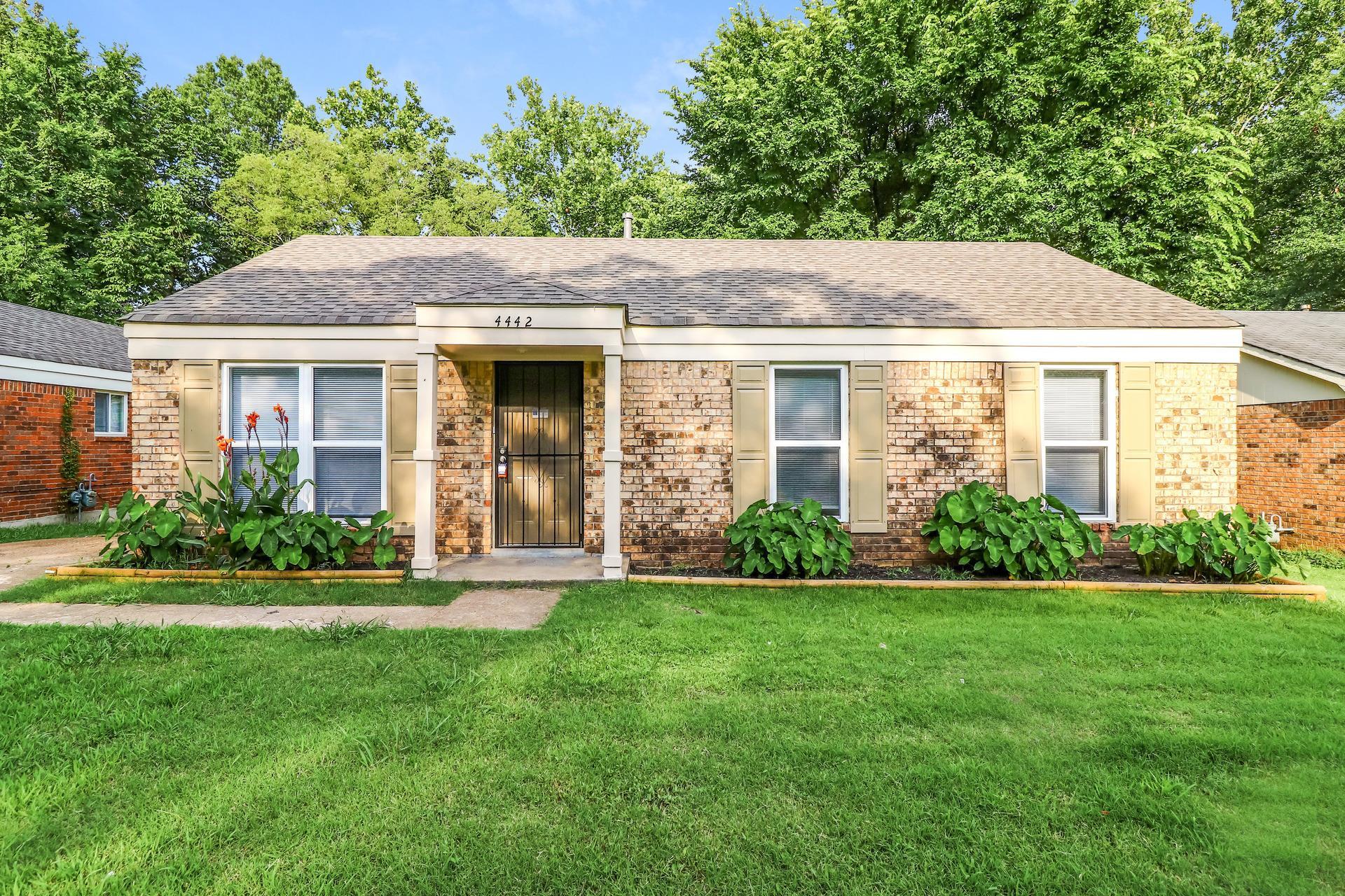 4442 Old Quarry Road Memphis, TN 38118 - Photo 2 of 16 a front view of a house with a yard