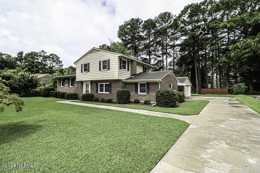 232 Dover Road Rocky Mount, NC 27804 - Photo 18 of 18 Beautifully manicured lawn!