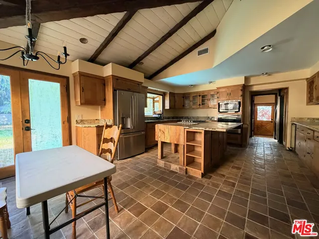 $2,595,000 | 5952 Lubao Avenue, Woodland Hills, CA 91367