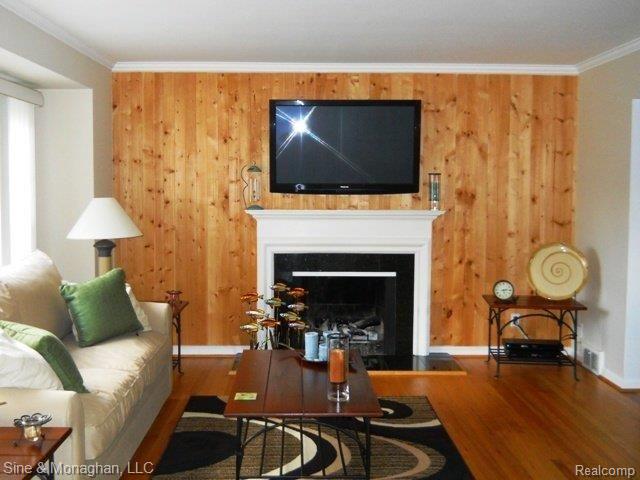 351 Kerby Road Grosse Pointe, MI 48236 - Photo 2 of 26 DSCN0028.JPG