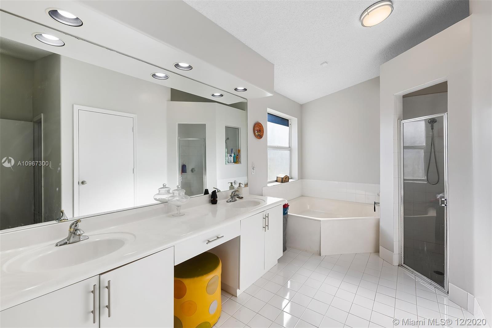 Keystone Lake Pembroke Pines, FL 33029 - Photo 14 of 26