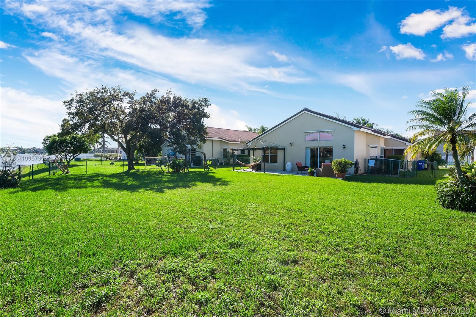 Keystone Lake Pembroke Pines, FL 33029 - Photo 24 of 26