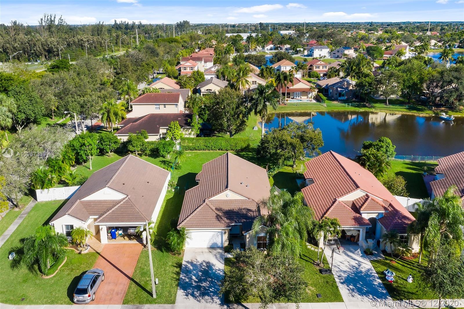 Keystone Lake Pembroke Pines, FL 33029 - Photo 7 of 26