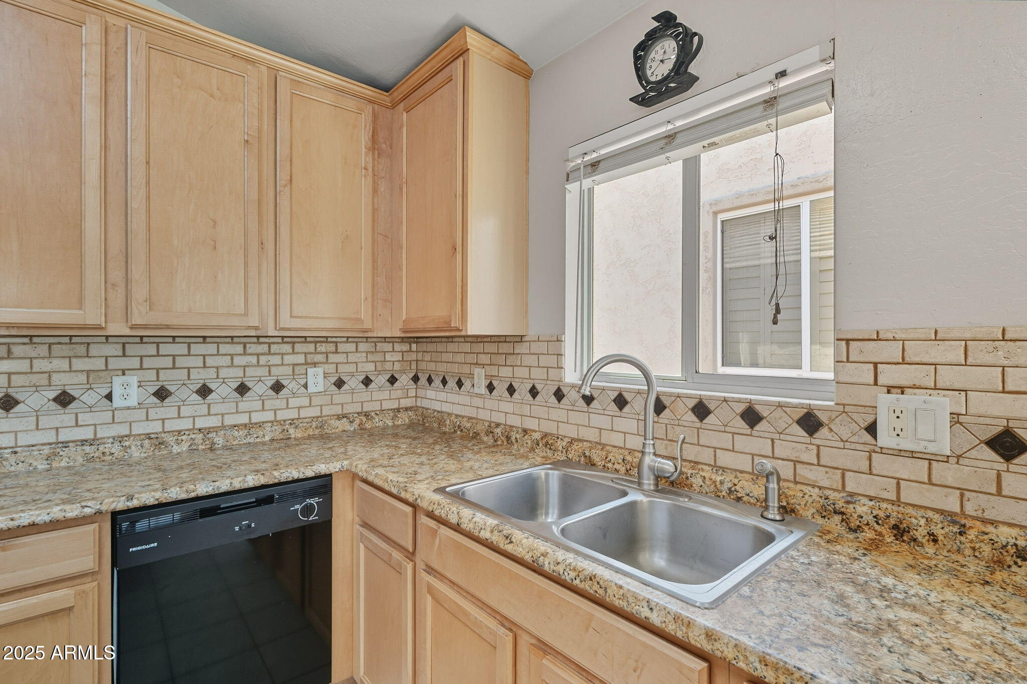 2024 West Carter Road Phoenix, AZ 85041 - Photo 17 of 55 17-web-or-mls-Carter-17