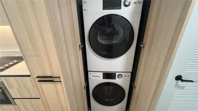 $890,000 | 225 North Miami Avenue, Unit 312, Miami, FL 33128