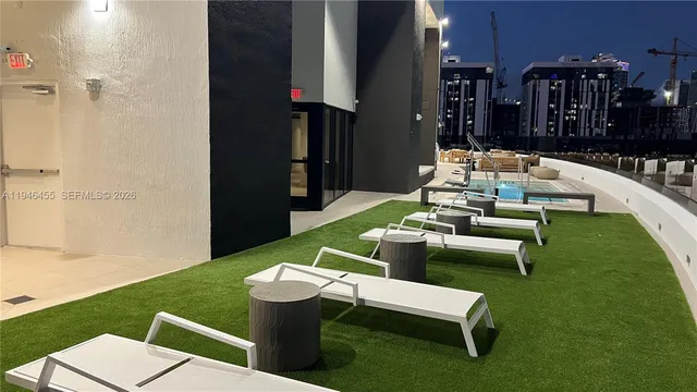 $890,000 | 225 North Miami Avenue, Unit 312, Miami, FL 33128