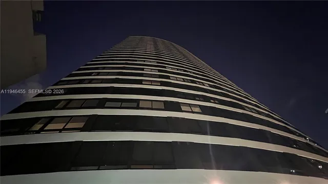 $890,000 | 225 North Miami Avenue, Unit 312, Miami, FL 33128