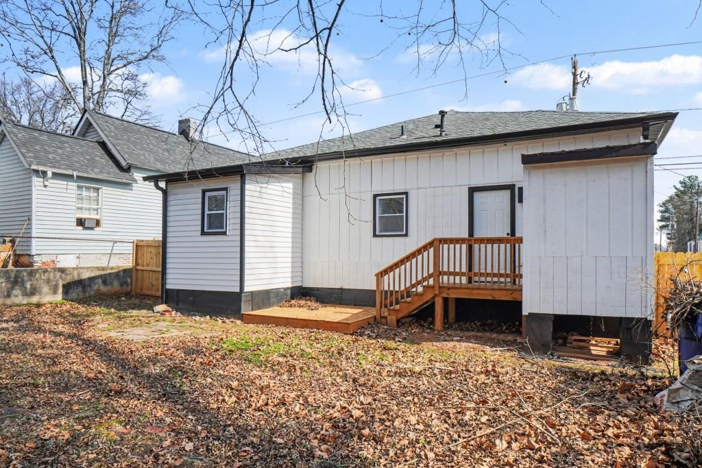 1515 Jonesboro Road Southeast Atlanta, GA 30315 - Photo 30 of 32 a backyard of a house