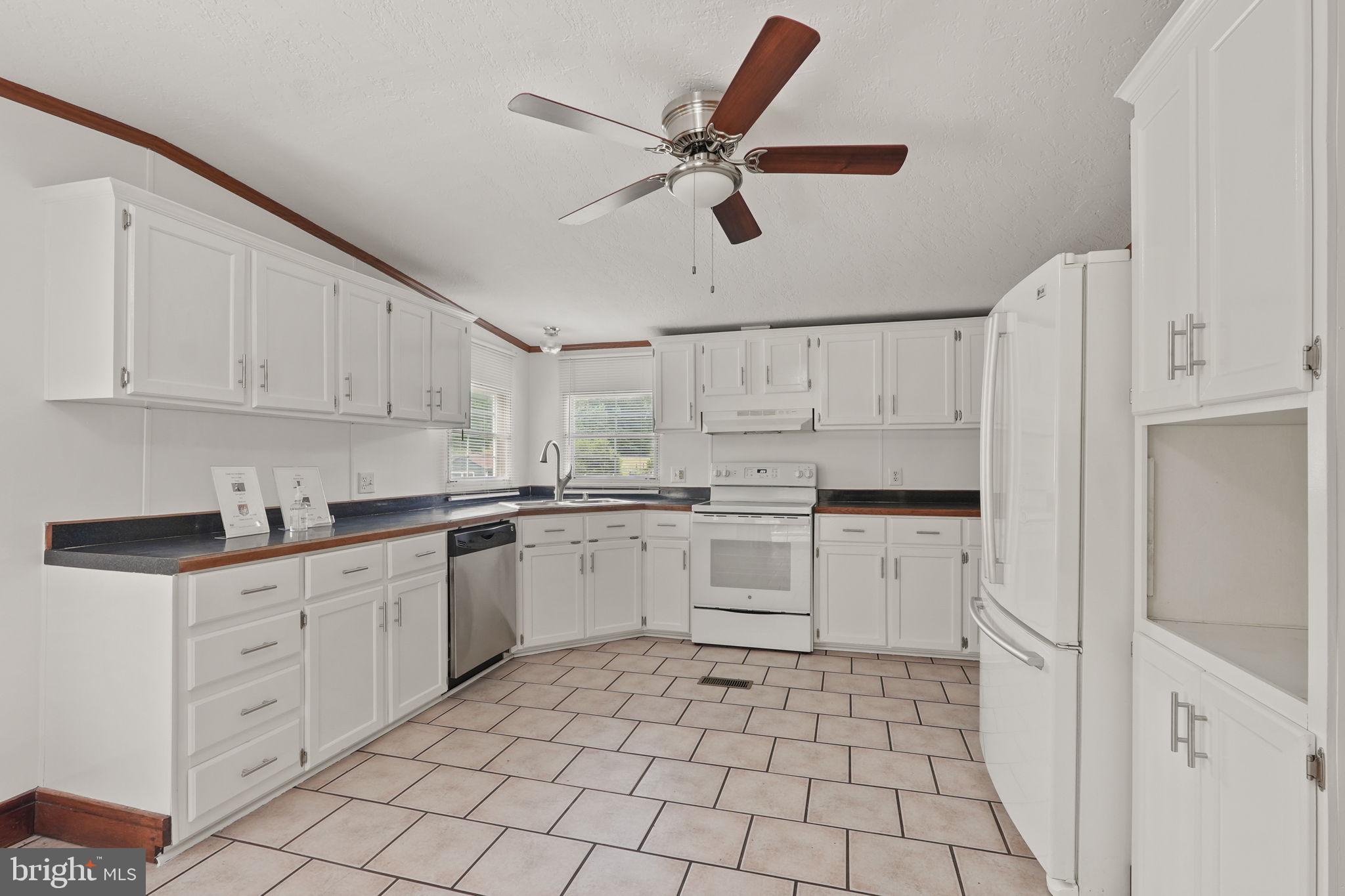 4901 Lewiston Road Bumpass, VA 23024 - Photo 19 of 42 spacious Kitchen