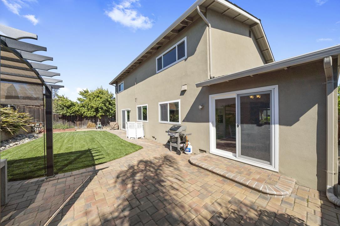 535 Hyde Park Drive San Jose, CA 95136 - Photo 24 of 28 a front view of a house with garden