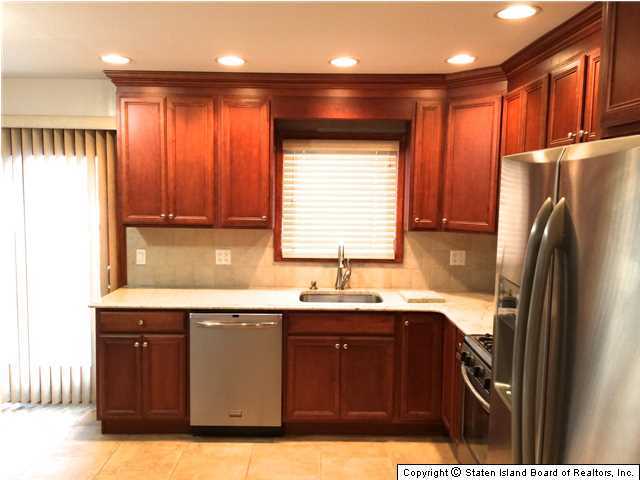 92 Middle Loop Road Staten Island, NY 10308 - Photo 8 of 20 Additional Photo
