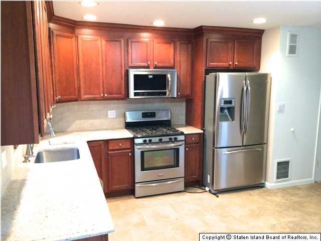 92 Middle Loop Road Staten Island, NY 10308 - Photo 9 of 20 Additional Photo