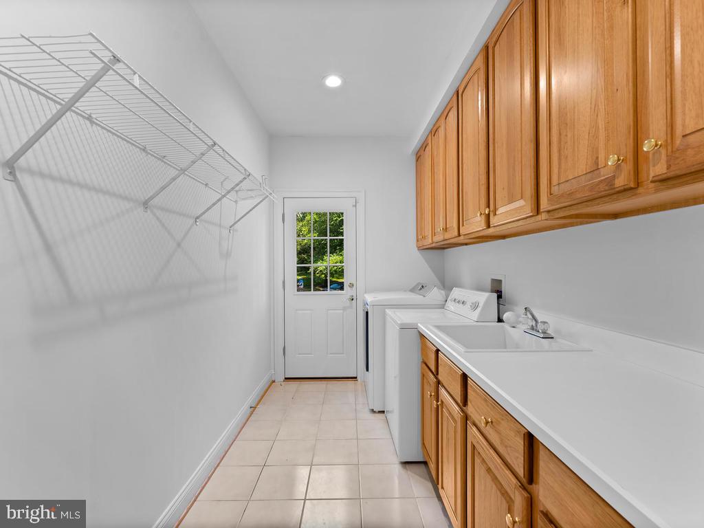 11401 Ridge Mist Terrace Potomac, MD 20854 - Photo 22 of 49 Main floor laundry/mud room