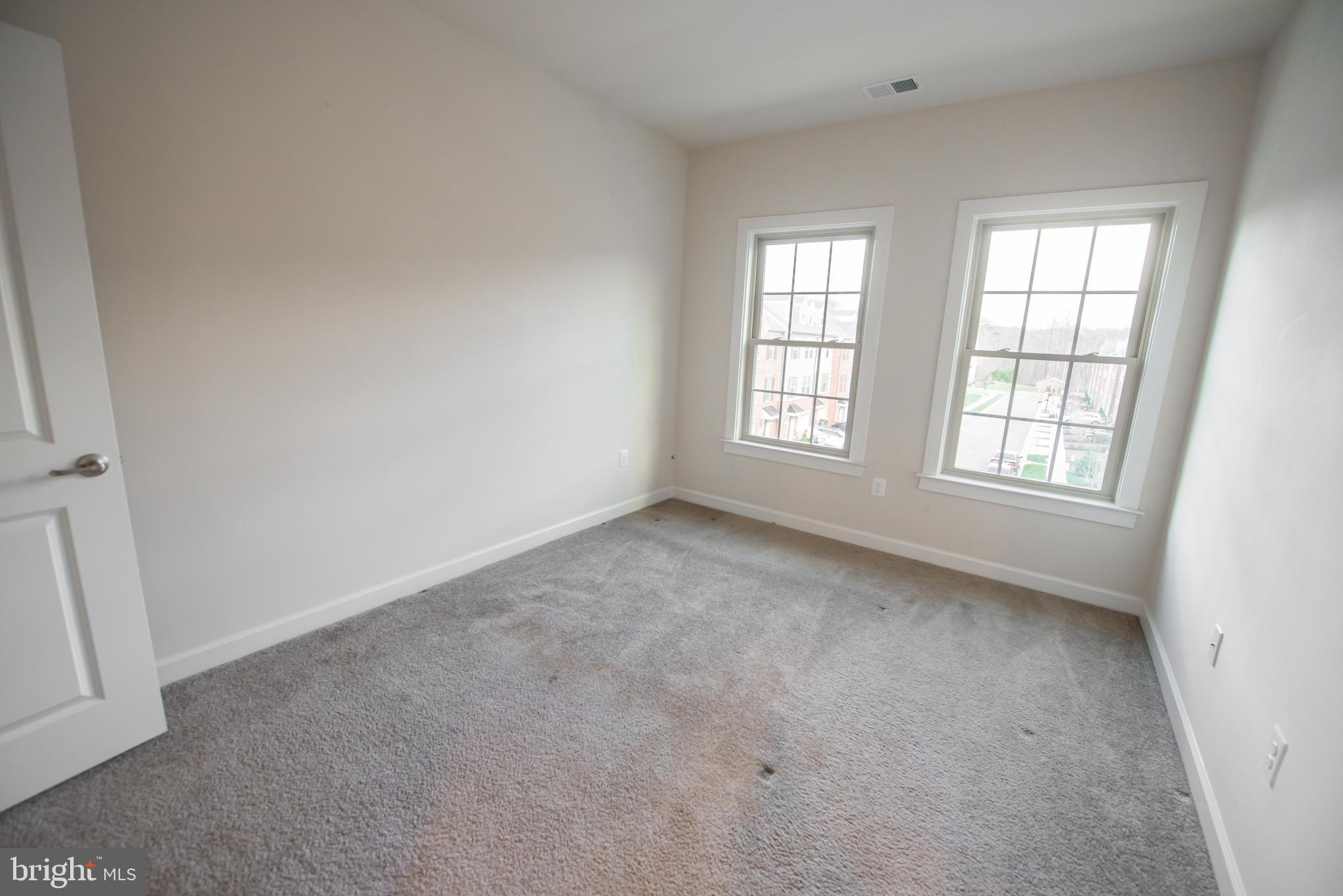 7444 Burnside Way Hanover, MD 21076 - Photo 33 of 46 an empty room with windows