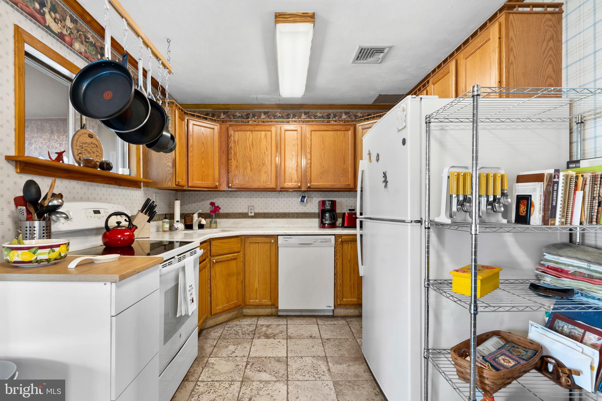 7 Misty Pine Road Levittown, PA 19056 - Photo 11 of 36 Oak Cabinets