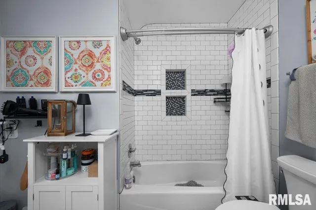 $189,900 | 2153 14th Street, Rock Island, IL 61201