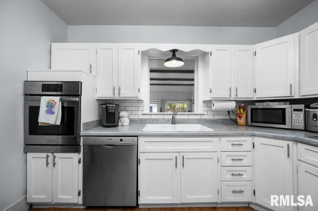 $189,900 | 2153 14th Street, Rock Island, IL 61201