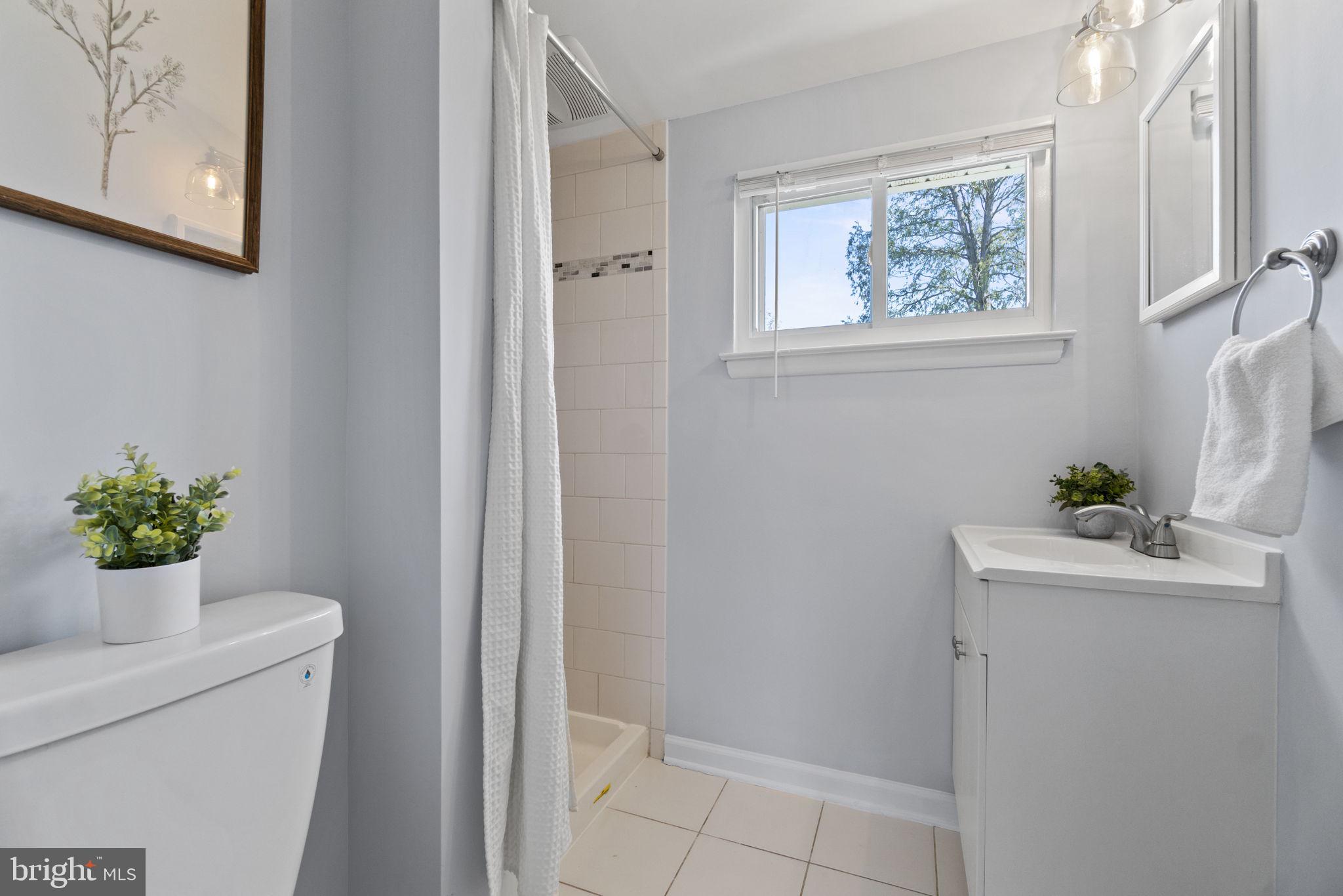 11410 Cloverhill Drive Silver Spring, MD 20902 - Photo 18 of 39 Primary Bathroom