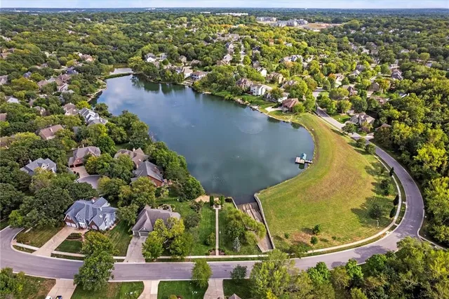 $210,000 | 5703 Cottonwood Street, Shawnee, KS 66216