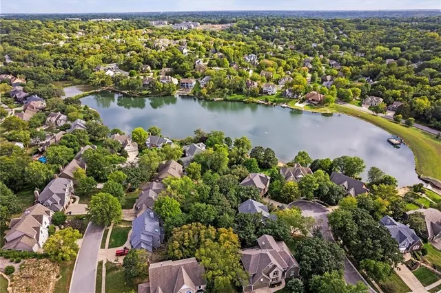 $210,000 | 5703 Cottonwood Street, Shawnee, KS 66216