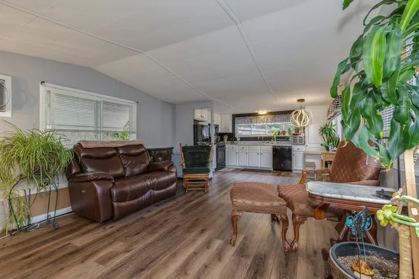 $159,900 | 4 Clovercrest Drive, Nashua, NH 03062