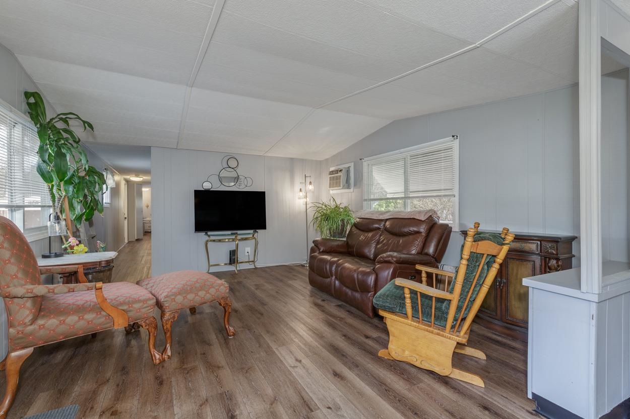4 Clovercrest Drive Nashua, NH 03062 - Photo 2 of 55