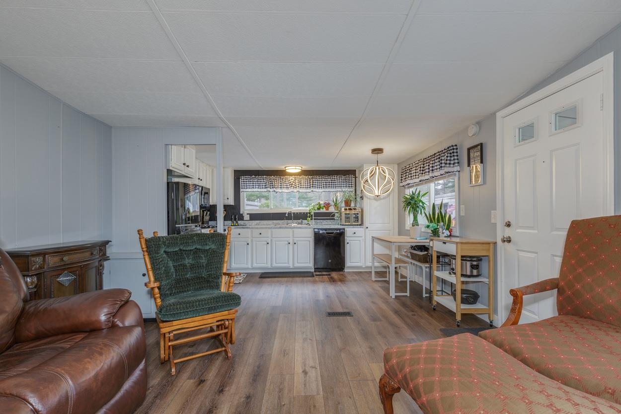 4 Clovercrest Drive Nashua, NH 03062 - Photo 3 of 55