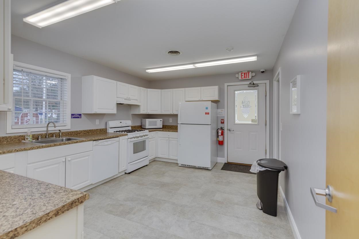 4 Clovercrest Drive Nashua, NH 03062 - Photo 44 of 55