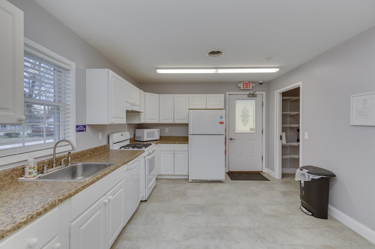 4 Clovercrest Drive Nashua, NH 03062 - Photo 45 of 55