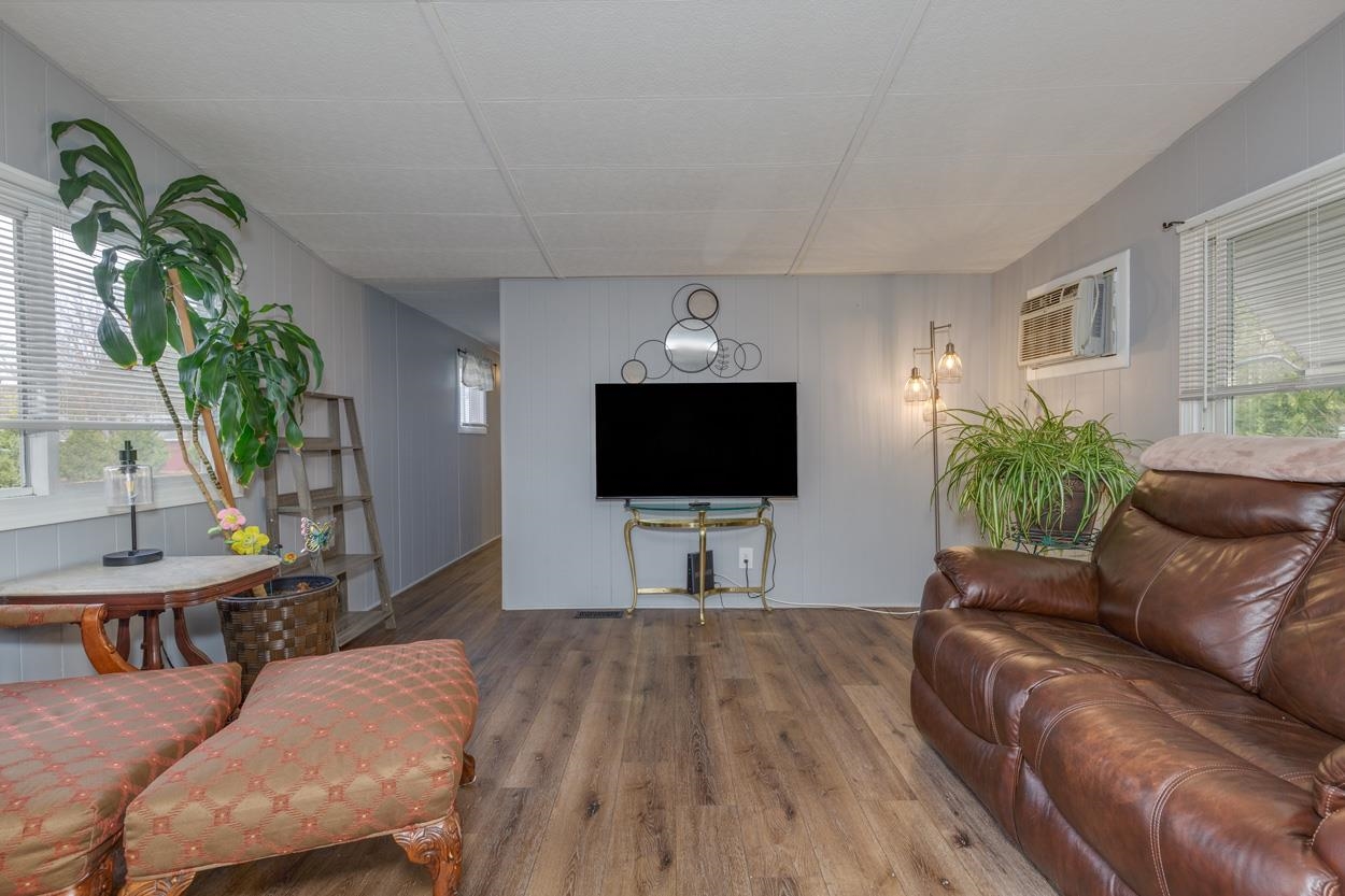 4 Clovercrest Drive Nashua, NH 03062 - Photo 8 of 55