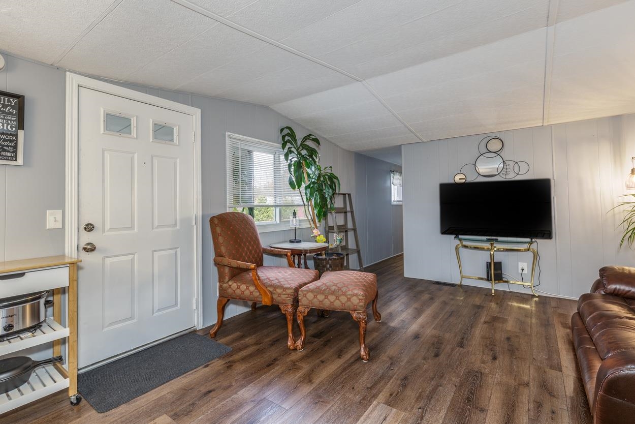 4 Clovercrest Drive Nashua, NH 03062 - Photo 9 of 55