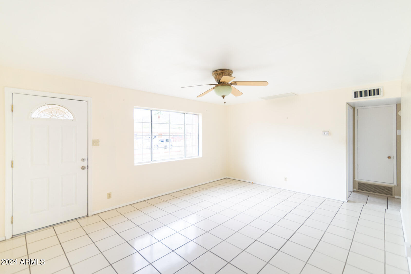 820 West Piedmont Road Phoenix, AZ 85041 - Photo 4 of 19 Piedmont-20