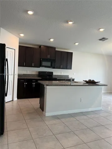 $2,200 | 39889 Harmon Grove Court, Zephyrhills, FL 33540