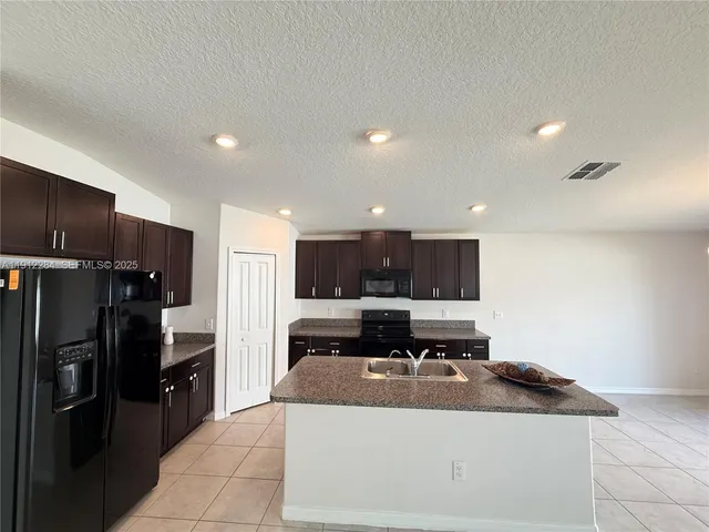 $2,200 | 39889 Harmon Grove Court, Zephyrhills, FL 33540