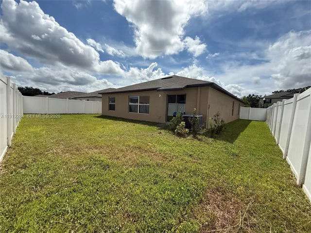 $2,200 | 39889 Harmon Grove Court, Zephyrhills, FL 33540