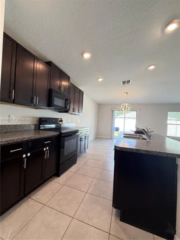 $2,200 | 39889 Harmon Grove Court, Zephyrhills, FL 33540