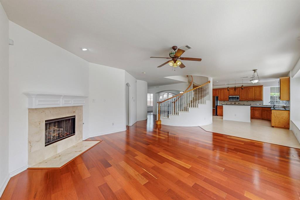 8609 Rugby Road Irving, TX 75063 - Photo 8 of 37