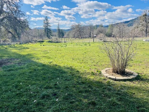 7029 Tunnel Loop Road Grants Pass, OR 97526 - Photo 5 of 15 Pasture