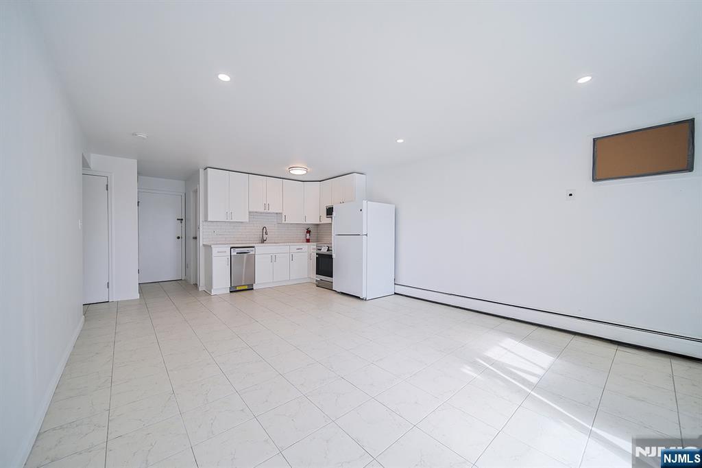 93 Myrtle Avenue, Unit G Edgewater, NJ 07020 - Photo 8 of 18