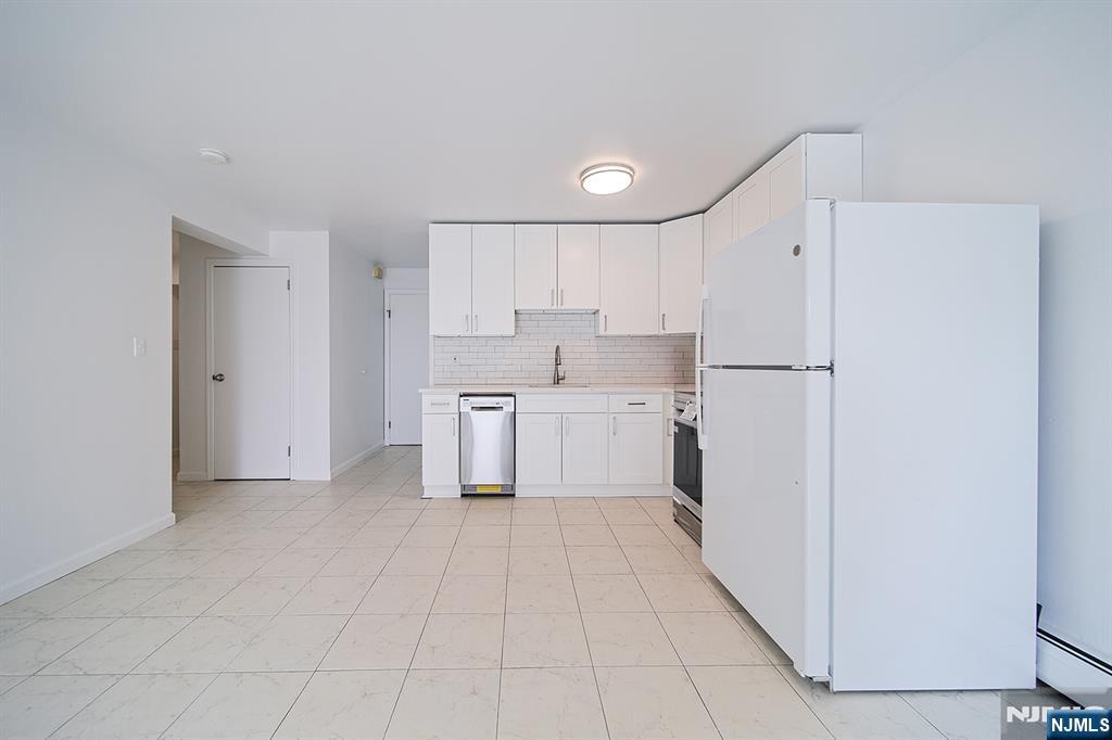 93 Myrtle Avenue, Unit G Edgewater, NJ 07020 - Photo 10 of 18