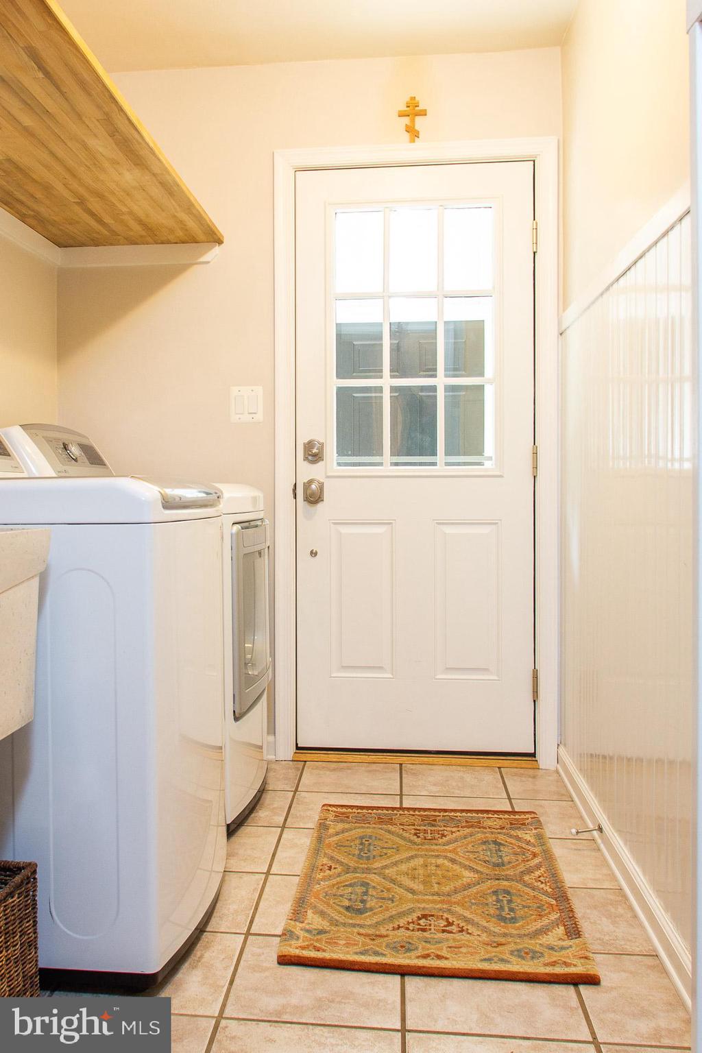 717 Burnley Road Wilmington, DE 19803 - Photo 23 of 38 Mudroom/laundry area